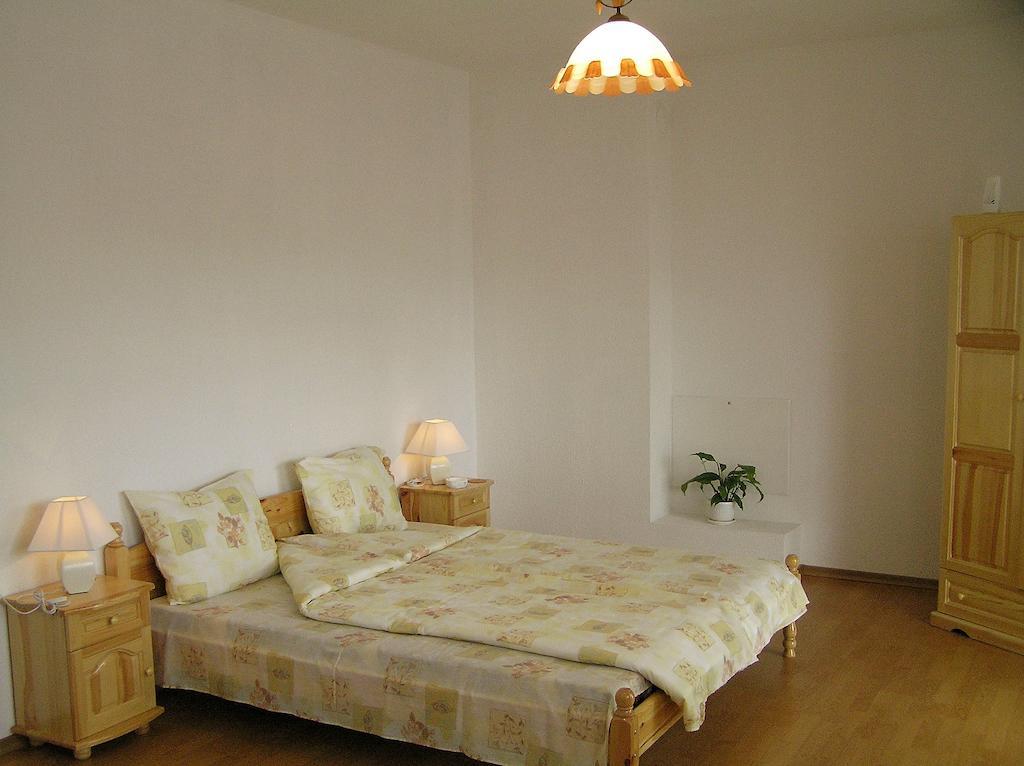Karadzhovy Guest House Kalofer Room photo